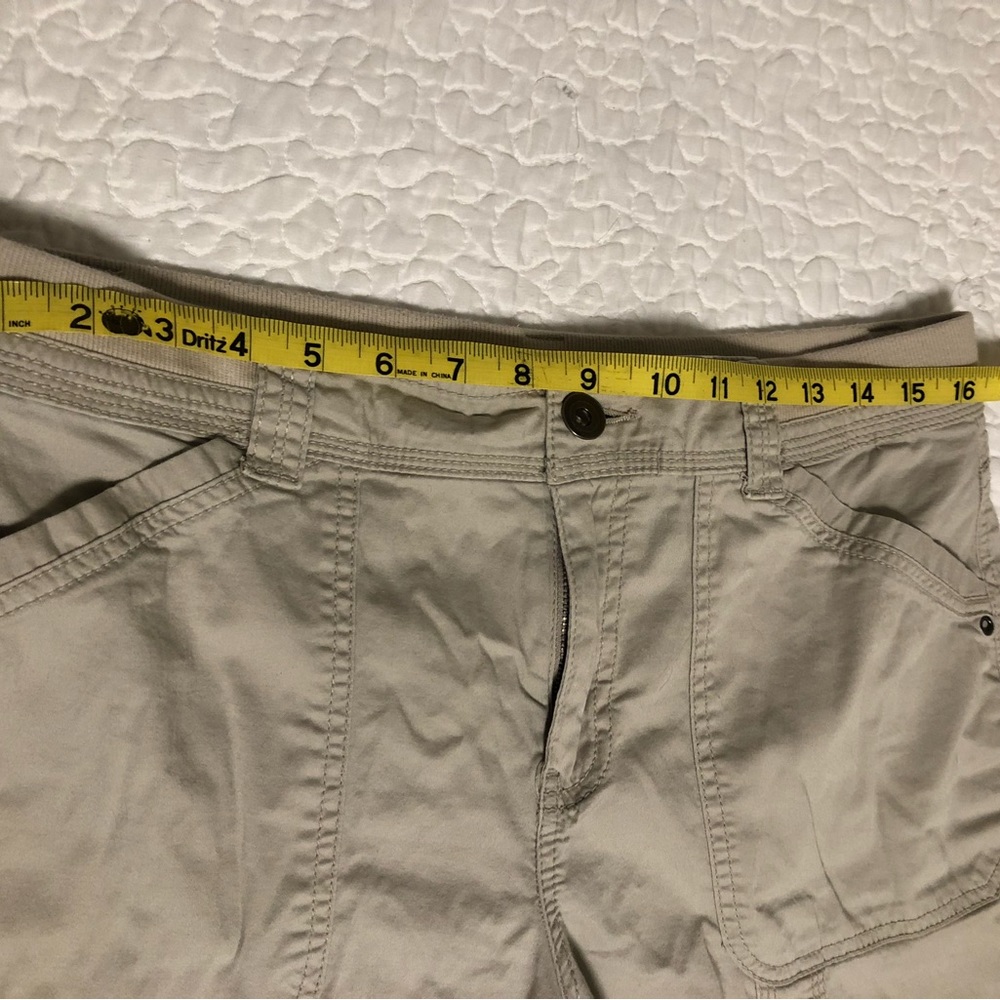 Size 8, khaki cargo capri pants - Picture 4 of 5
